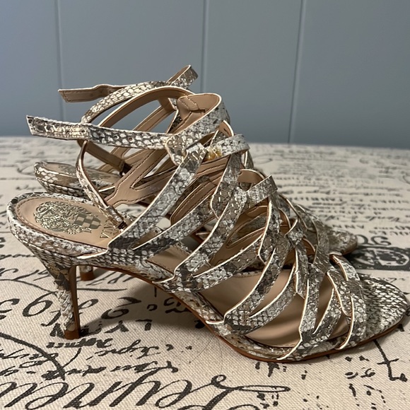 Vince Camuto sandals - Picture 4 of 13